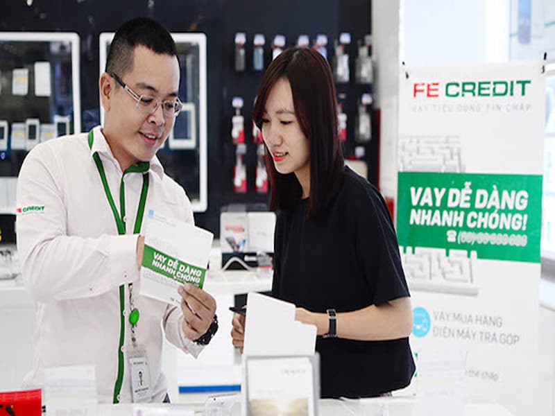 Nhân viên tài chính tư vấn